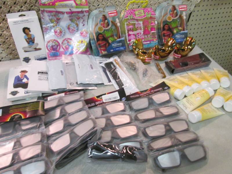 lot 166 image: Large Lot of Misc See Photos  RM5...