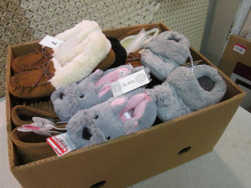 lot 182 image: Box Full of Slippers Assorted Sizes...