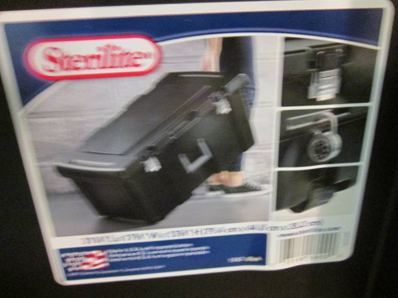 lot 185 image: Sterilite 92 quart Footlocker Stora...