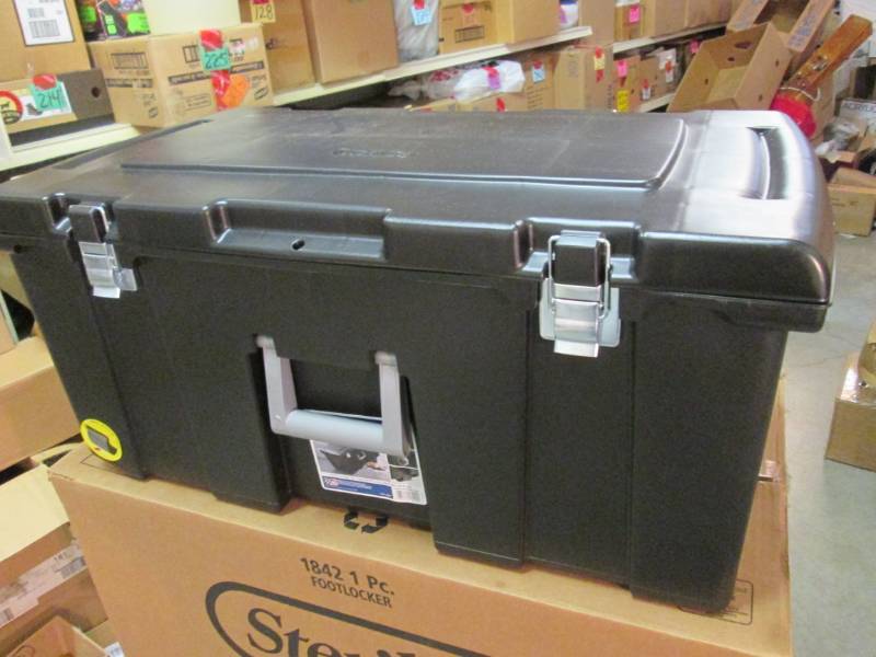 lot 188 image: Sterilite 92 quart Footlocker Stora...