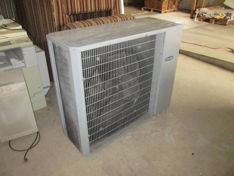 lot 196 image: Carrier Central Air Conditioning Un...