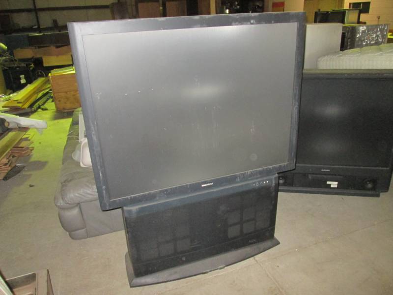 lot 197 image: 55 Magnavox Projection TV  ...