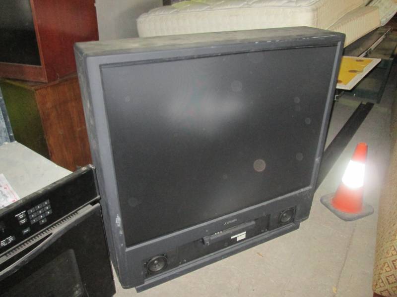 lot 198 image: 50 Mitsubishi Projection TV...