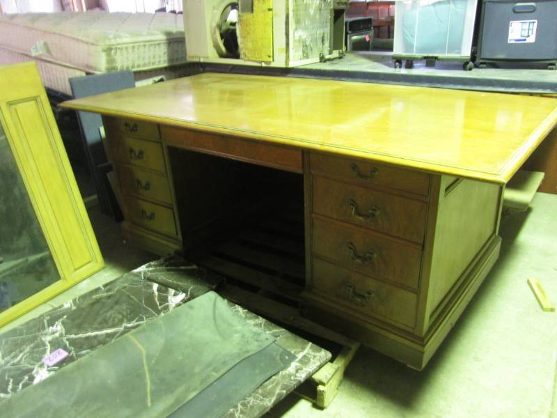 lot 206 image: Large Executive Desk 9 Drawers 84 ...