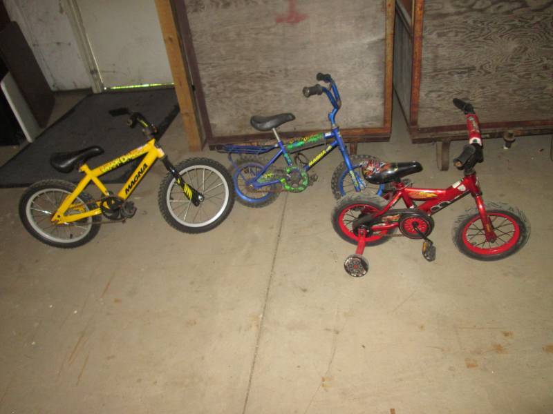 lot 212 image: Lot of 3 Kids Bikes ...