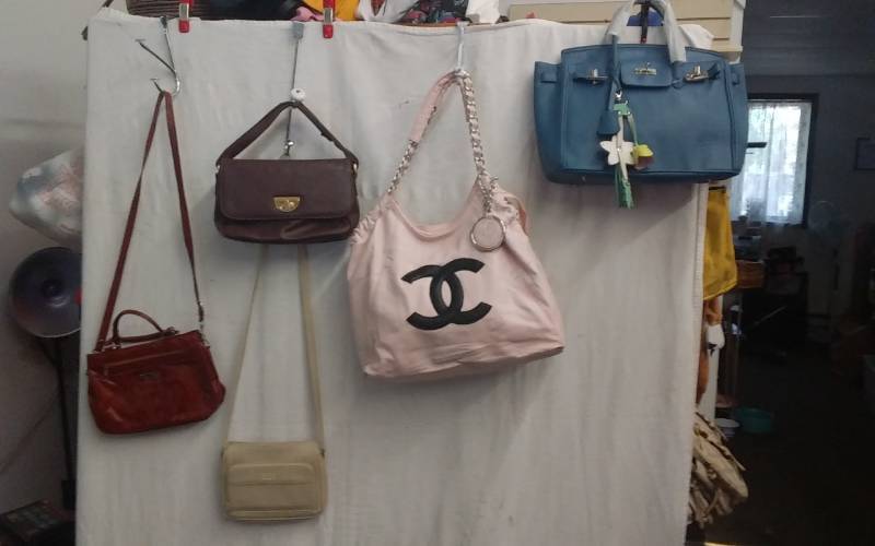 lot 31 image: 5-Assorted Hand Bags