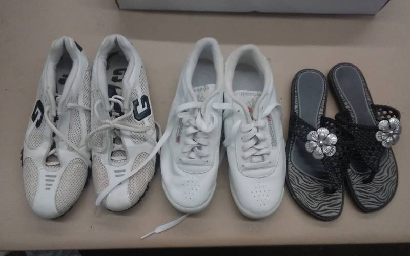 lot 43 image: 3-Pair Ladies Shoes Sz 5, 6, 6-12