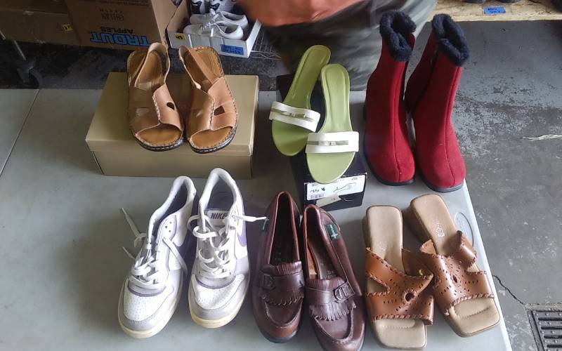 lot 44 image: Lot Of Ladies Shoes Sz 7, 7-12