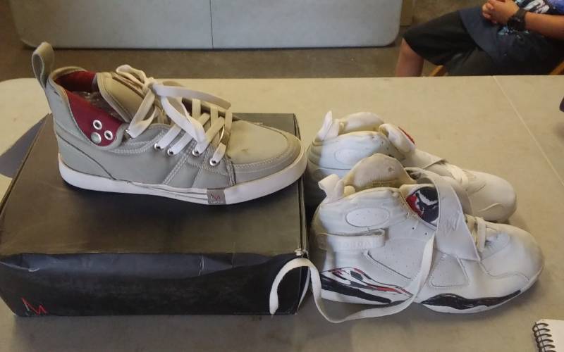 lot 54 image: 2-Pair Shoes Mens Size 7
