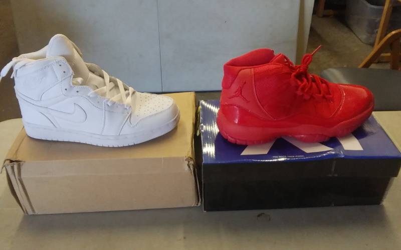 lot 63 image: 2-Pair Shoes Mens Size 7-12