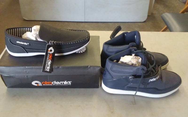 lot 70 image: 2-Pair Shoes Mens Size 9