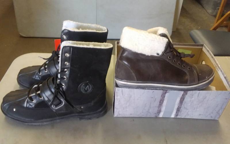 lot 72 image: 2-Pair Shoes Mens Size 9-12