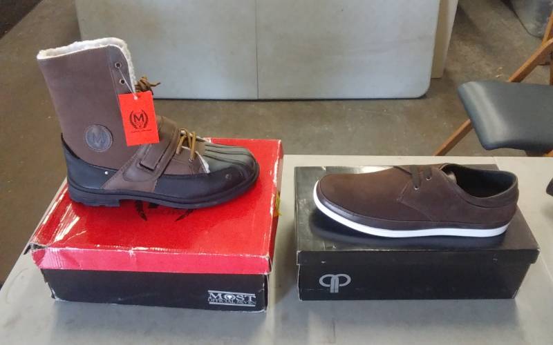 lot 73 image: 2-Pair Shoes Mens Size 9-12