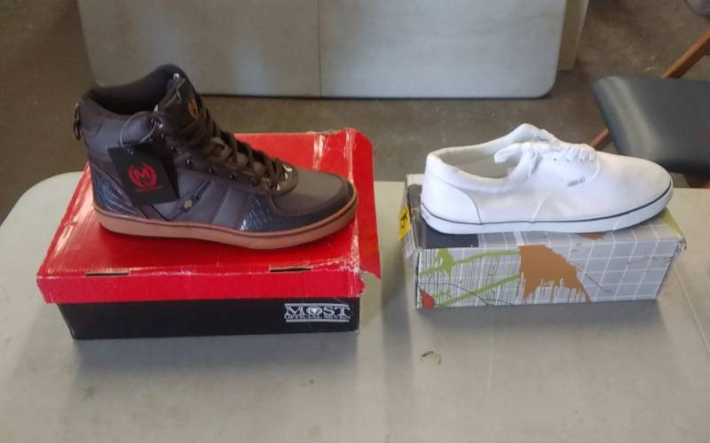 lot 75 image: 2-Pair Shoes Mens Size 10