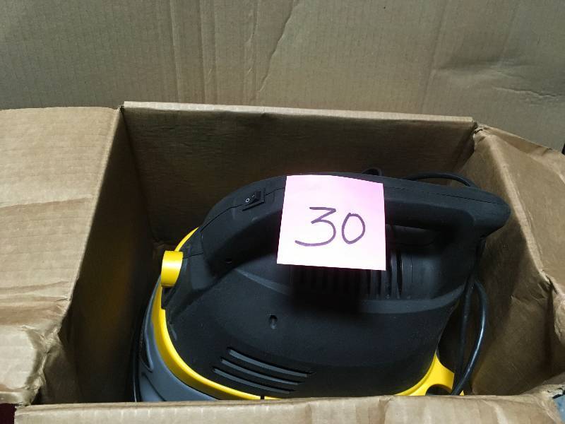 Stinger 2.5 Gal wetdry vac used in working condition
