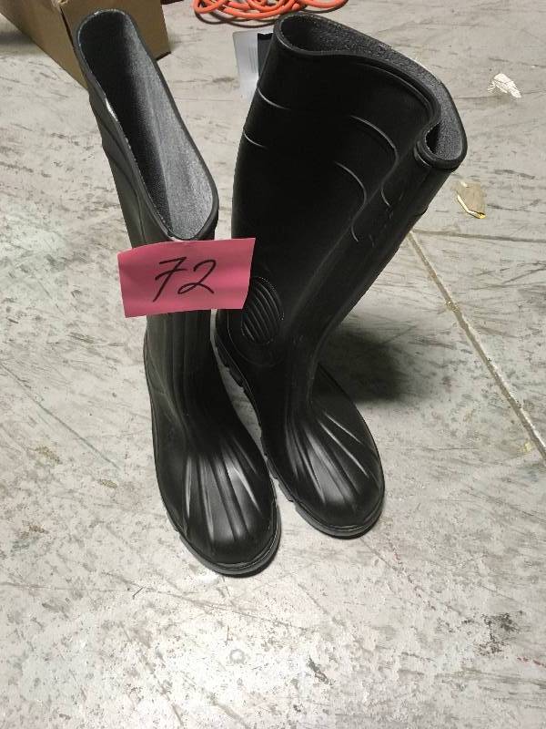 Heartland Mens Size 9 Black Poultry Tuff Industrial Steel Toe PVC Boot not used