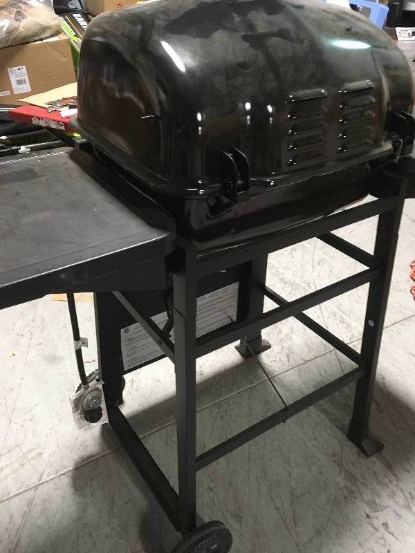 Dyna-Glo 3-Burner Open Cart LP Gas Grill in Black in good condition