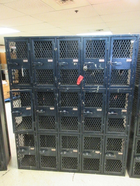 lot 104 image: 5 BANK, CAGE STYLE, STEEL LOCKERS