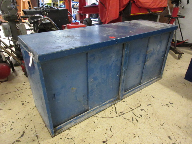 lot 116 image: METAL STORAGE CABINET