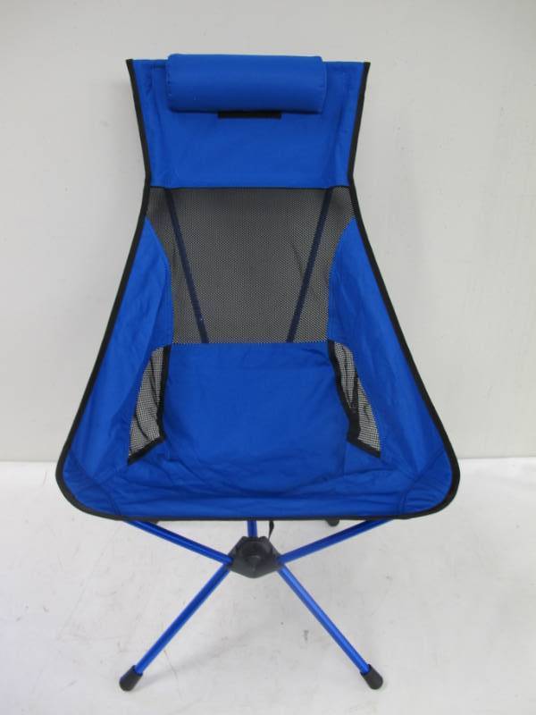 lot 215 image: Cascade Mountain Tech Outdoor High Back Lightweight Camp Chair with Headrest and Carry Case - Blue