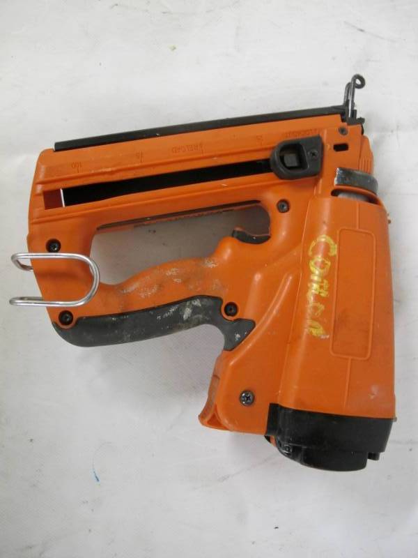 lot 32 image: Paslode IM250A Cordless 16 Ga Angled Finish Impulse Nailer - Untested - AS-IS