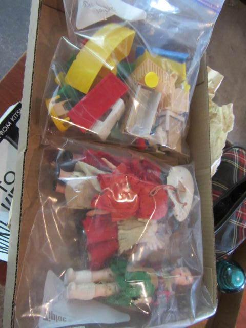Dolls & Dollhouse Furniture