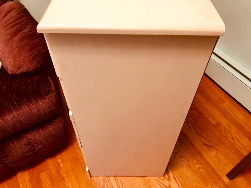 lot 4 image: Vintage (8) Drawer White Dresser