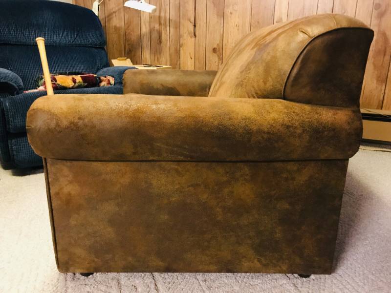 lot 13 image: Microfiber Sleep Sofa