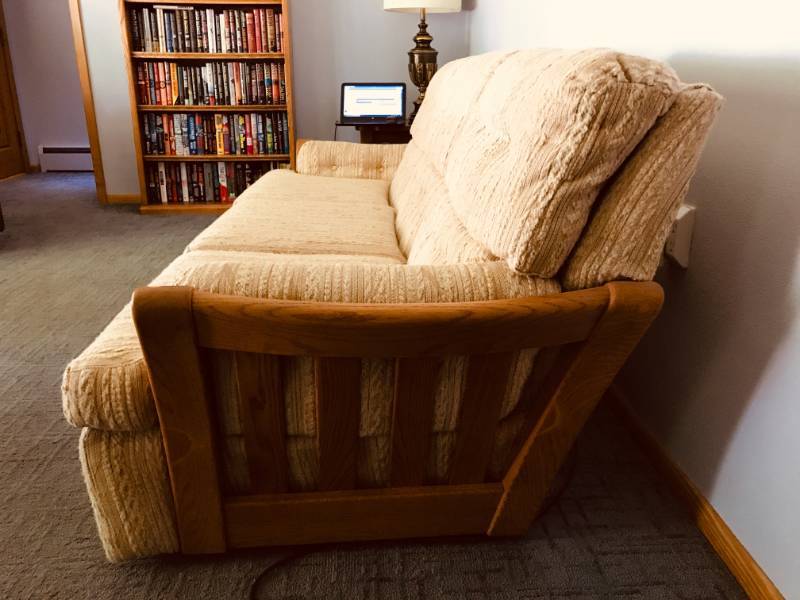 lot 28 image: FLEXSTEEL Furniture Sofa