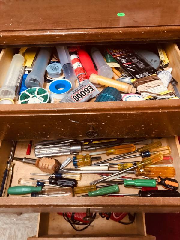 lot 71 image: Tool Cabinet with (6) Drawers of Tools