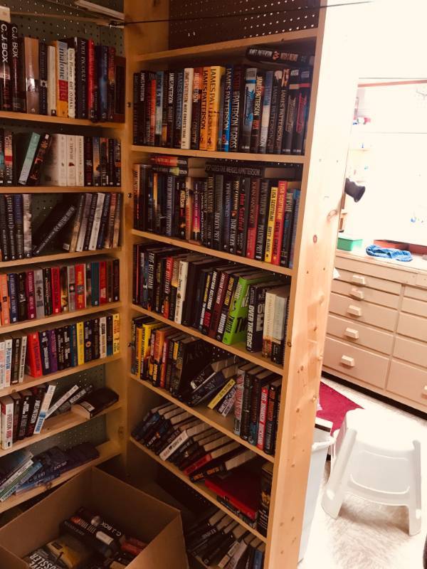 lot 97 image: Stephen King  Dean Koontz  Books Etc.