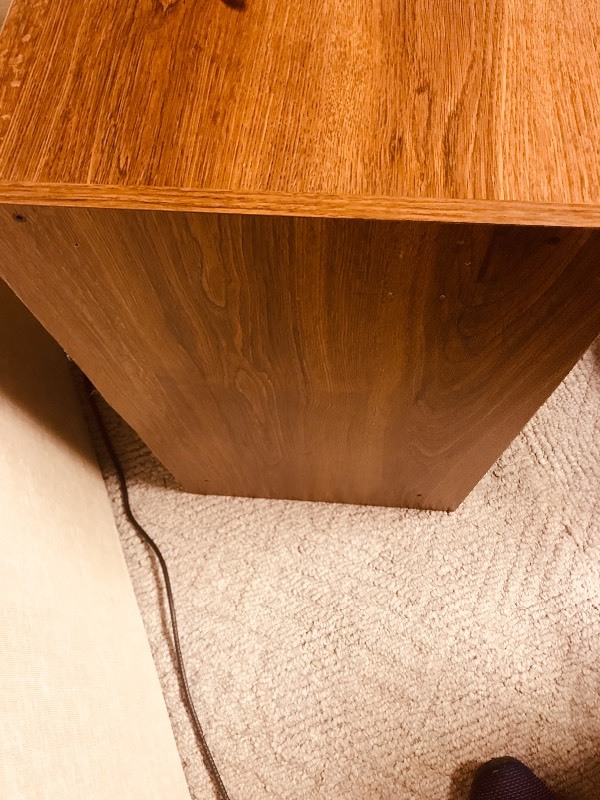 lot 32 image: End Table  Mid Century Modern Lamp