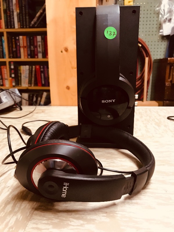 lot 137  image: Sony Wireless Head Phones MDR-RF985R with Charging Stand  iHome Head Phones