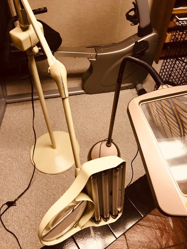 lot 156 image: (2) Lit Magnifying Reading Lamps Stands