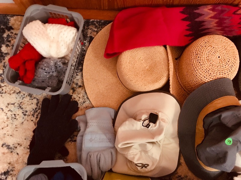 lot 179 image: Group of Hats, Gloves, Mittens, Etc