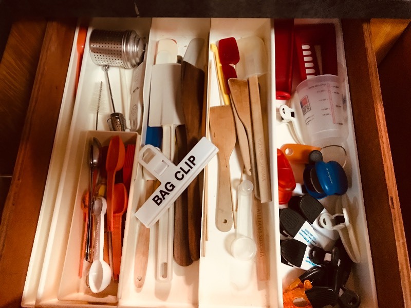 lot 199 image: (4) Drawers of  Assorted Kitchen Utensils