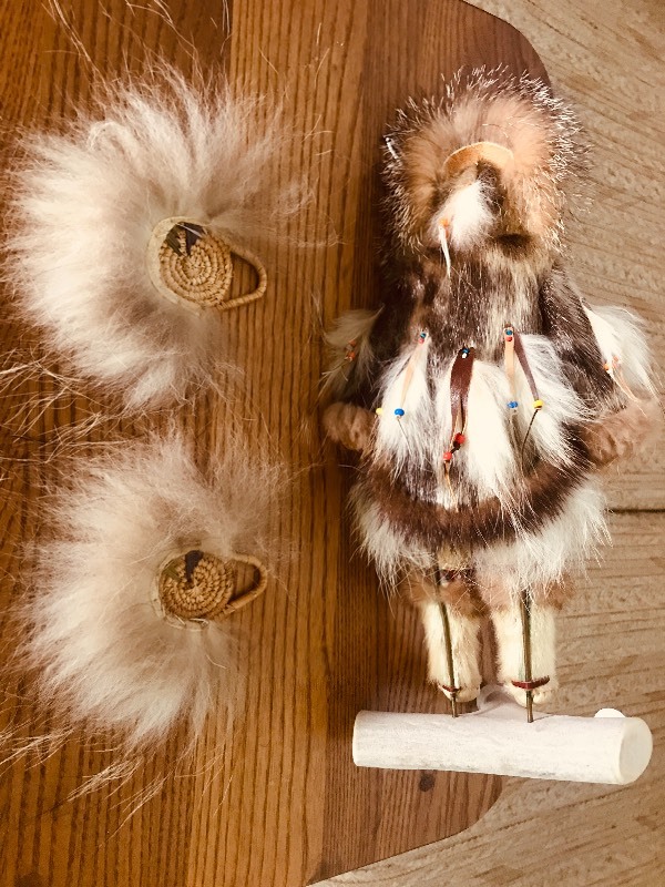lot 211 image: Native American Doll