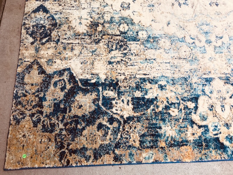 lot 224 image: Large Trendy Area Rug 130 x 94