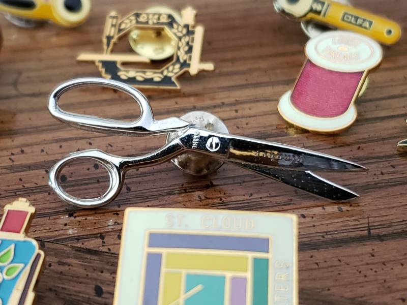 lot 177A image: Sterling Silver Gingher Quilting Scissors Pin  Other Quilting Pins
