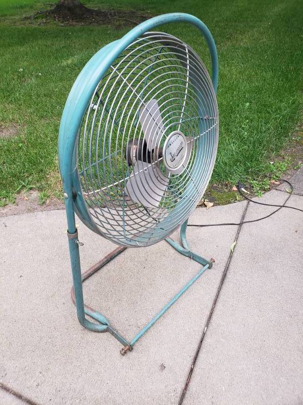 lot 257A image: Vintage Emerson Seabreeze Electric Fan