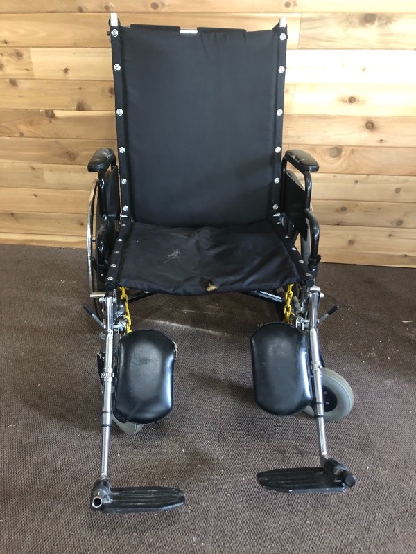 lot 8 image: Wheel Chair