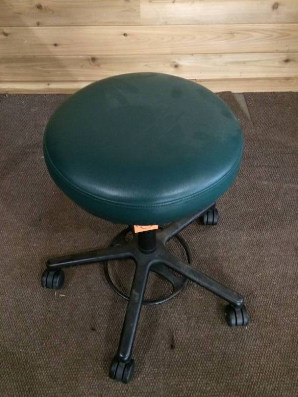 lot 44 image: Techline Lab Stool with Locking Caster