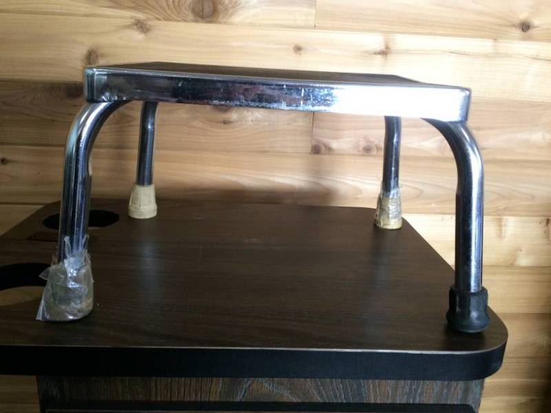 lot 48 image: Bloomfield Step Stool