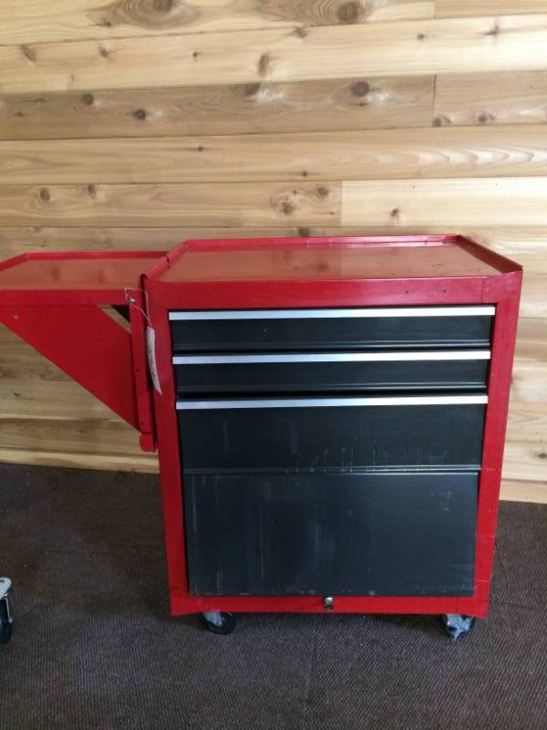 lot 53 image: Metal 3 Drawer Mobile Cart