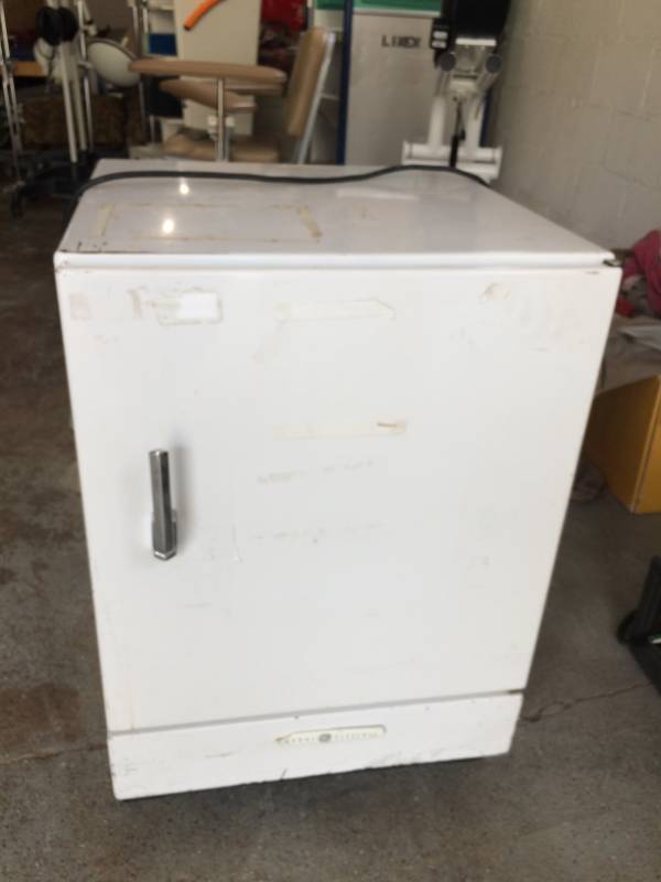 lot 69 image: General Electric Refrigerator