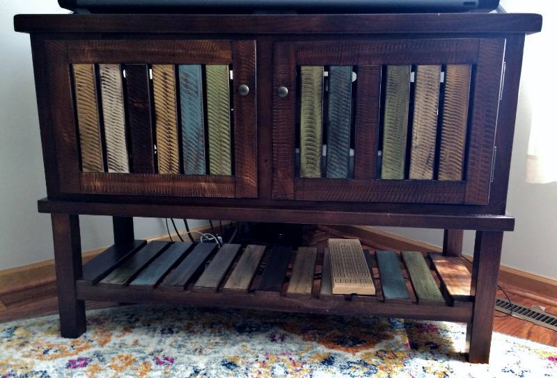 lot 4 image: FANTASTIC CARIBBEAN DREAMS RUSTICALLY REFINED MESTLER CONSOLE CABINET WITH XYLOPHONE-STYLE SLATS BY ASHLEY FURNITURE - EXCELLENT CONDITION