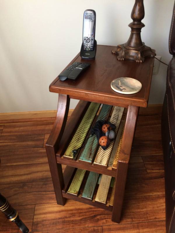 lot 5 image: MESTLER CHAIRSIDE END TABLE WITH XYLOPHONE-STYLE SLATS BY ASHLEY FURNITURE - EXCELLENT CONDITION&nbspMATCHES LOT 4 CONTENTS NOT INCLUDED