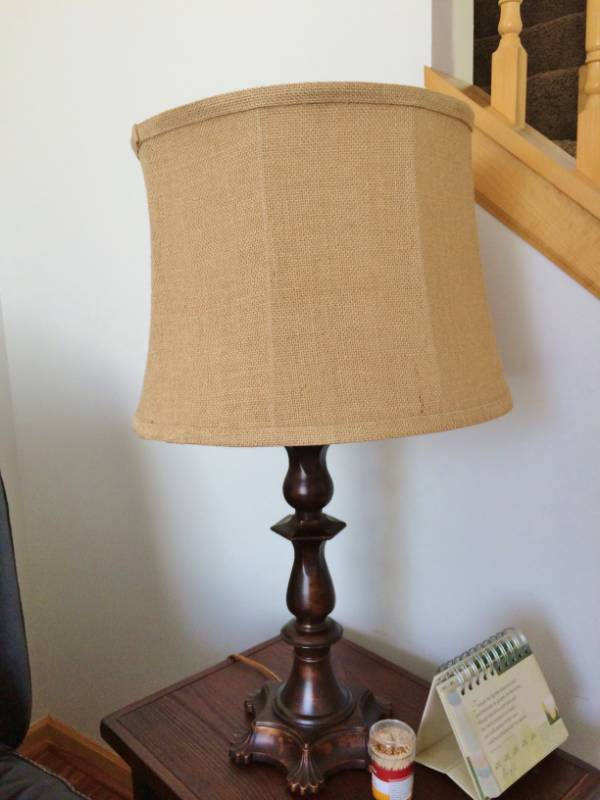 lot 12 image: BEAUTIFUL BROWN LAMP WITH FABRIC SHADE - EXCELLENT WORKING CONDITION