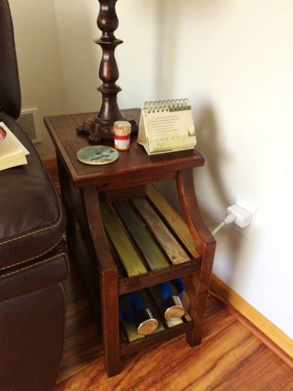 lot 6 image: MESTLER CHAIRSIDE END TABLE WITH XYLOPHONE-STYLE SLATS BY ASHLEY FURNITURE - EXCELLENT CONDITION&nbspMATCHES LOT 4 CONTENTS NOT INCLUDED