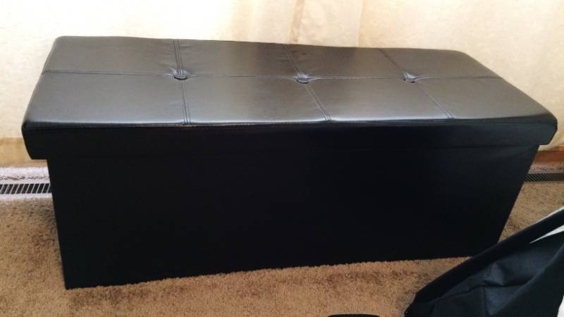 lot 23 image: BLACK CUSHION STORAGE CONTAINER BOX WITH LID - EXCELLENT CONDITION